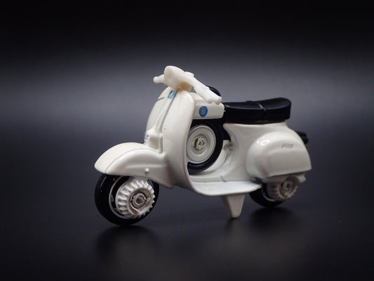 1963-1967 VESPA 90 SS SUPER SPRINT WHITE 1:64 SCALE DIORAMA DIECAST MODEL CAR