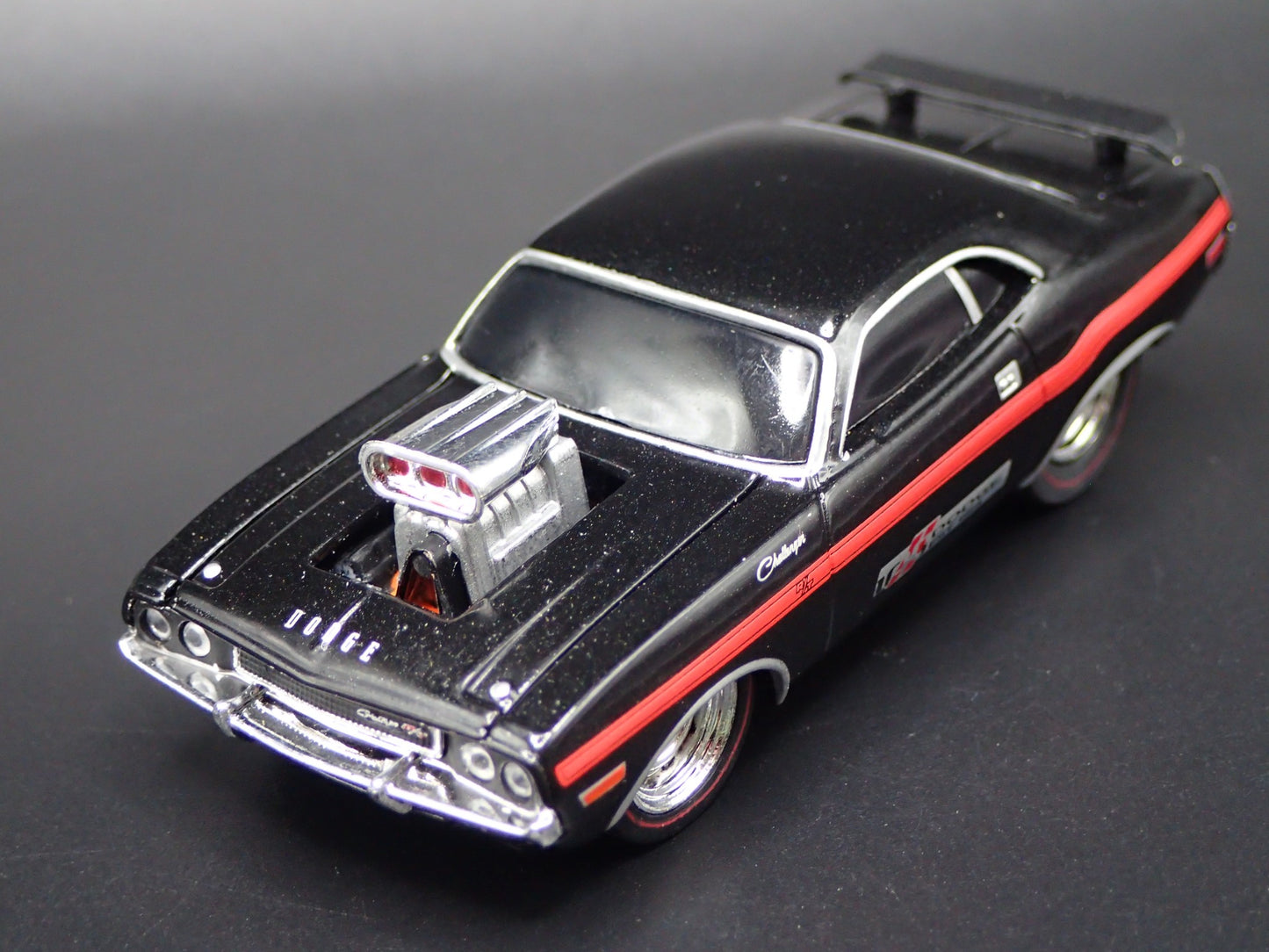 1970 70 DODGE CHALLENGER RT BLK 1:64 SCALE COLLECTIBLE DIORAMA DIECAST MODEL CAR