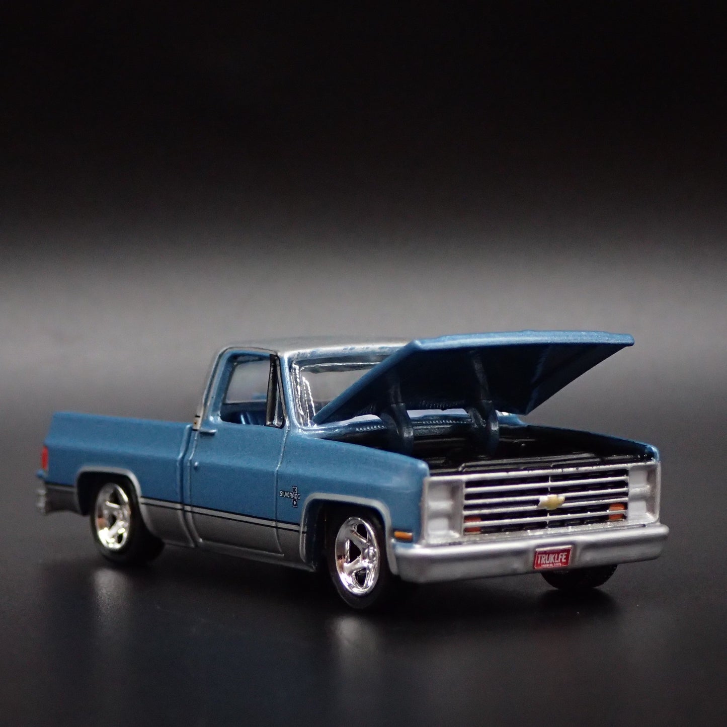1985 85 CHEVROLET SILVERADO PICKUP TRUCK SQUAREBODY 1/64 SCALE DIECAST MODEL CAR
