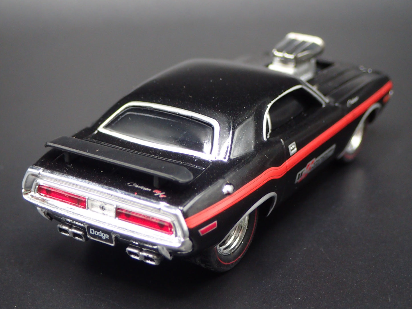 1970 70 DODGE CHALLENGER RT BLK 1:64 SCALE COLLECTIBLE DIORAMA DIECAST MODEL CAR