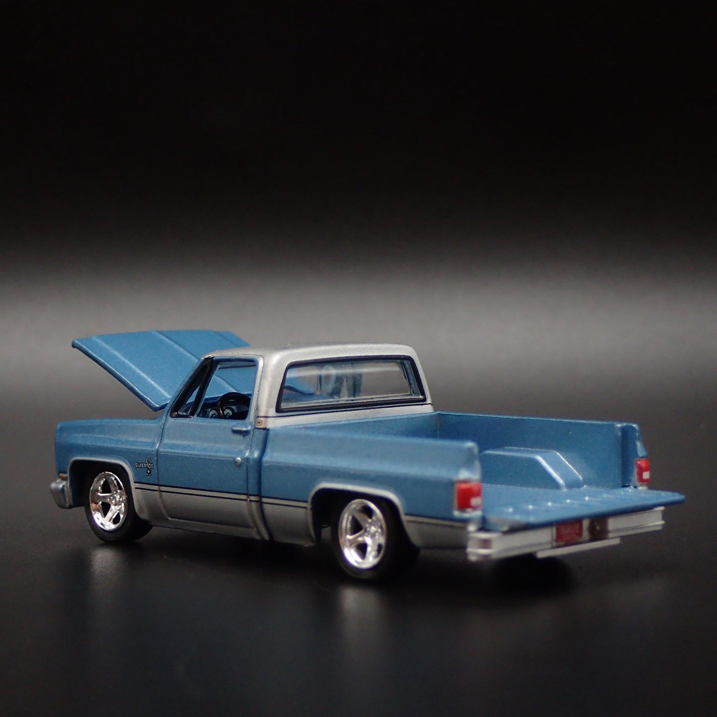 1985 85 CHEVROLET SILVERADO PICKUP TRUCK SQUAREBODY 1/64 SCALE DIECAST MODEL CAR