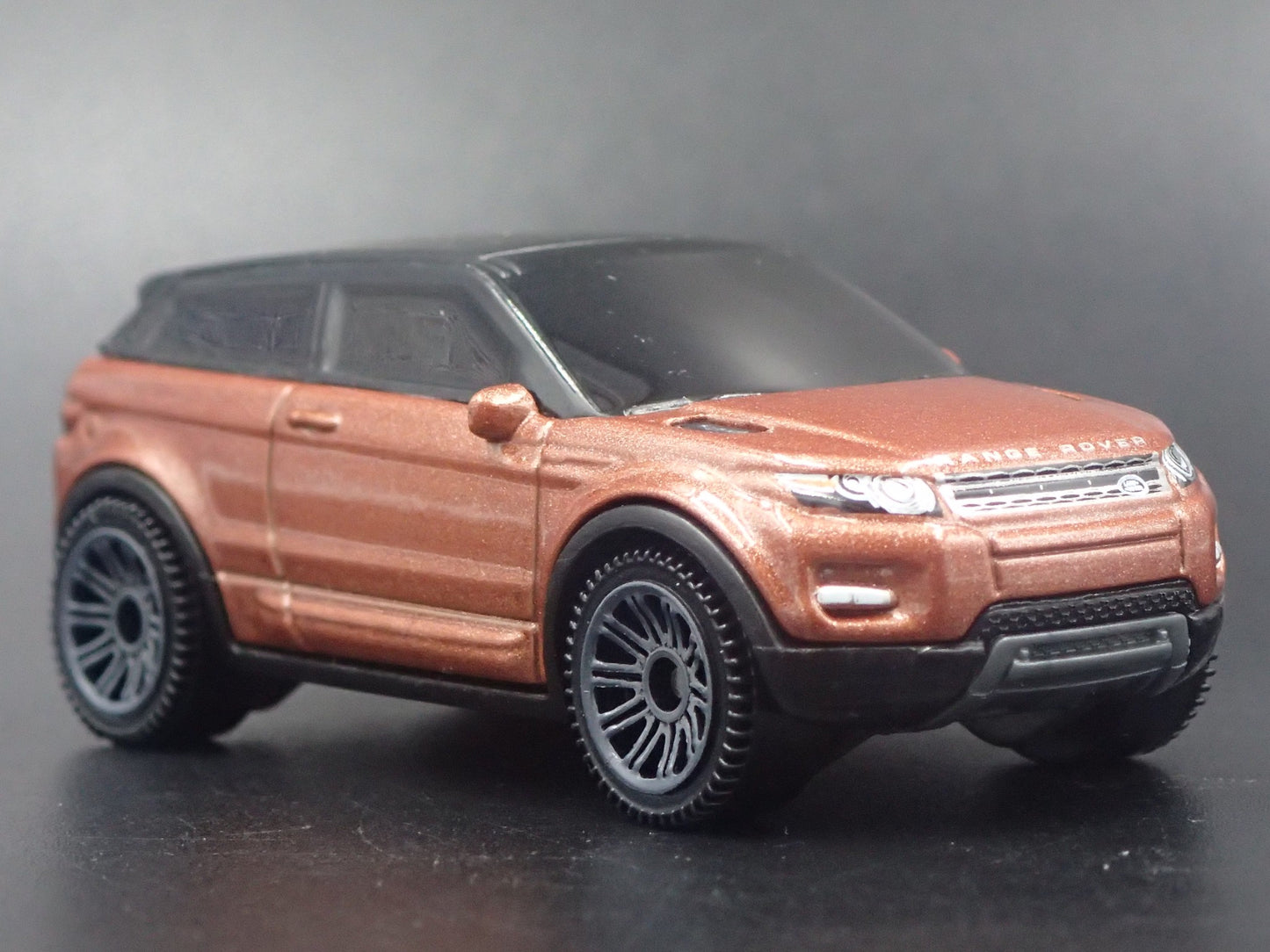 2012-2018 RANGE ROVER EVOQUE 1:64 SCALE COLLECTIBLE DIORAMA DIECAST MODEL CAR