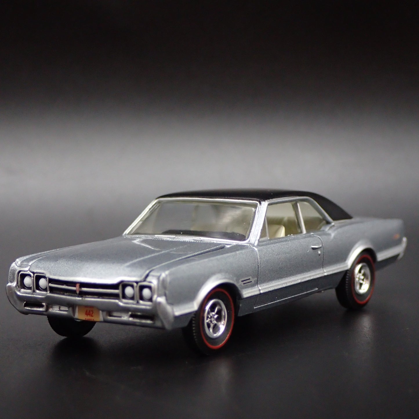 1966 66 OLDS OLDSMOBILE 442 1/64 SCALE COLLECTIBLE DIORAMA DIECAST MODEL CAR