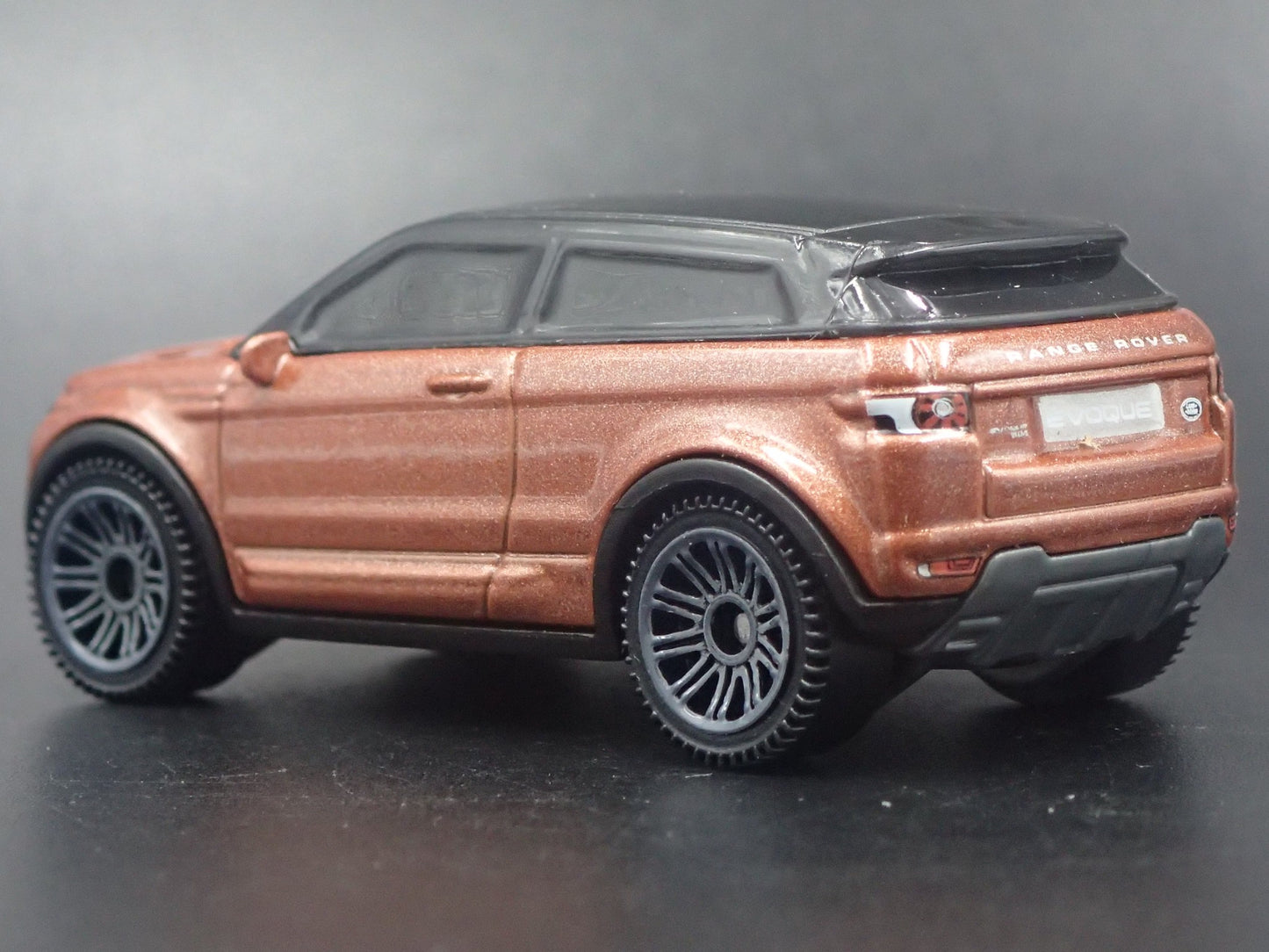 2012-2018 RANGE ROVER EVOQUE 1:64 SCALE COLLECTIBLE DIORAMA DIECAST MODEL CAR
