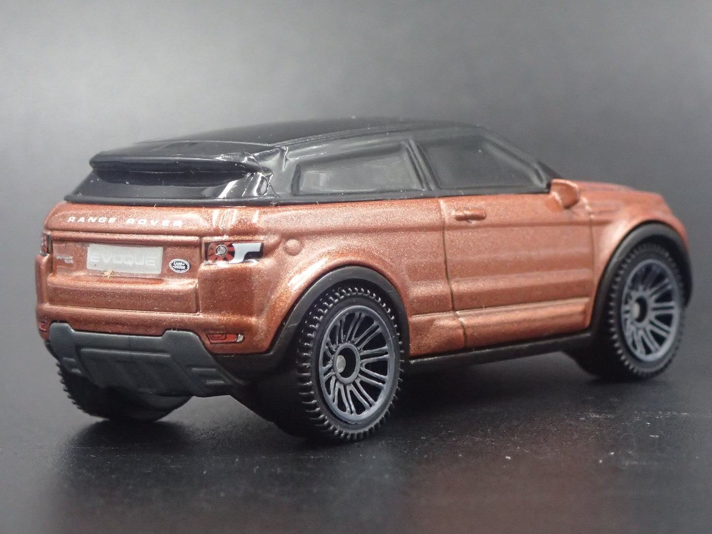 2012-2018 RANGE ROVER EVOQUE 1:64 SCALE COLLECTIBLE DIORAMA DIECAST MODEL CAR