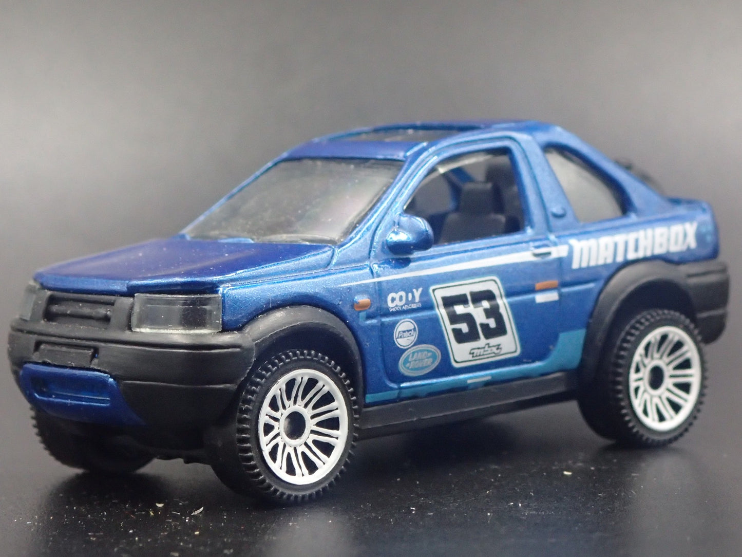 1997-2006 LAND ROVER FREELANDER 1/64 SCALE COLLECTIBLE DIORAMA DIECAST MODEL CAR