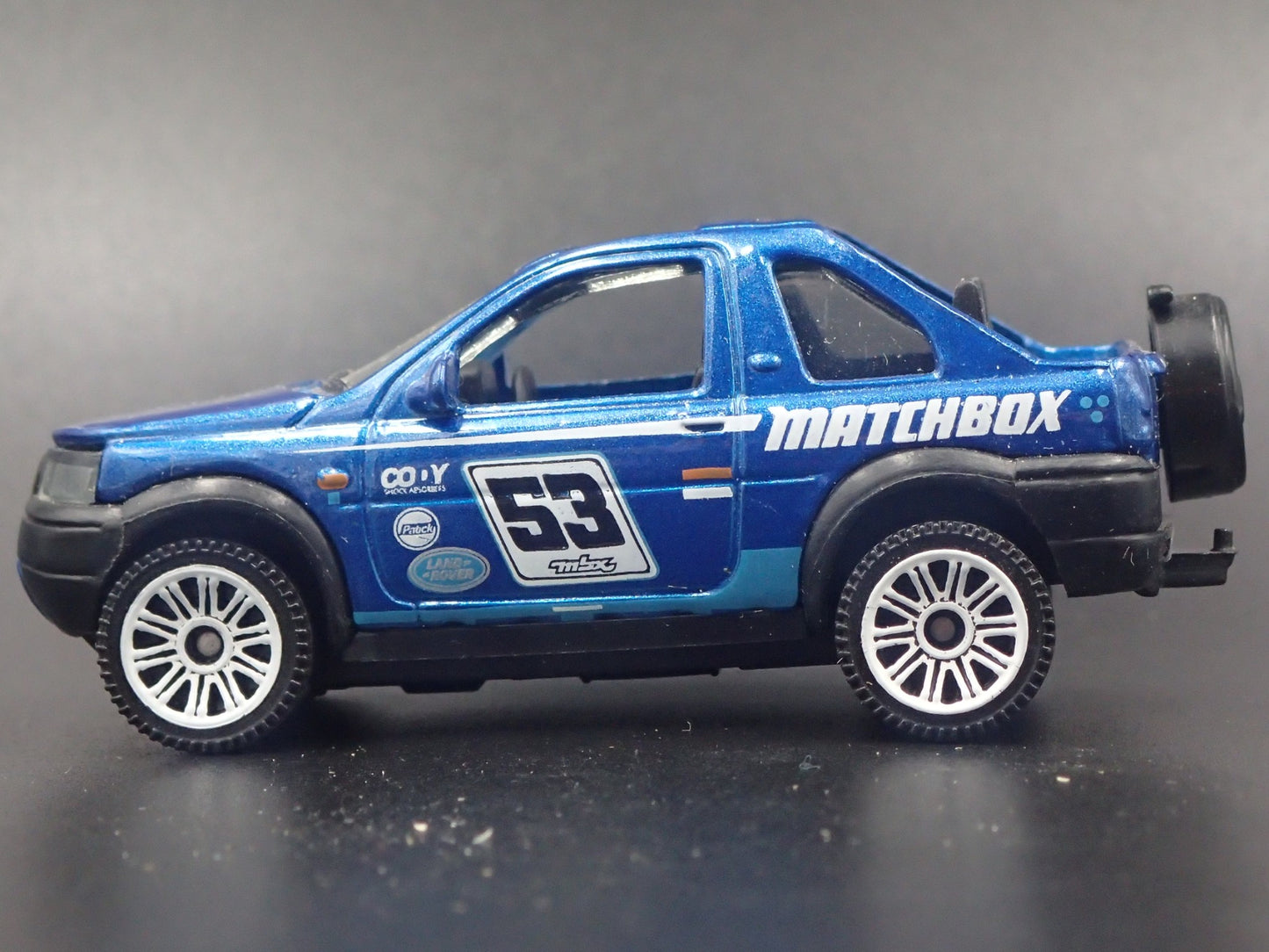 1997-2006 LAND ROVER FREELANDER 1/64 SCALE COLLECTIBLE DIORAMA DIECAST MODEL CAR