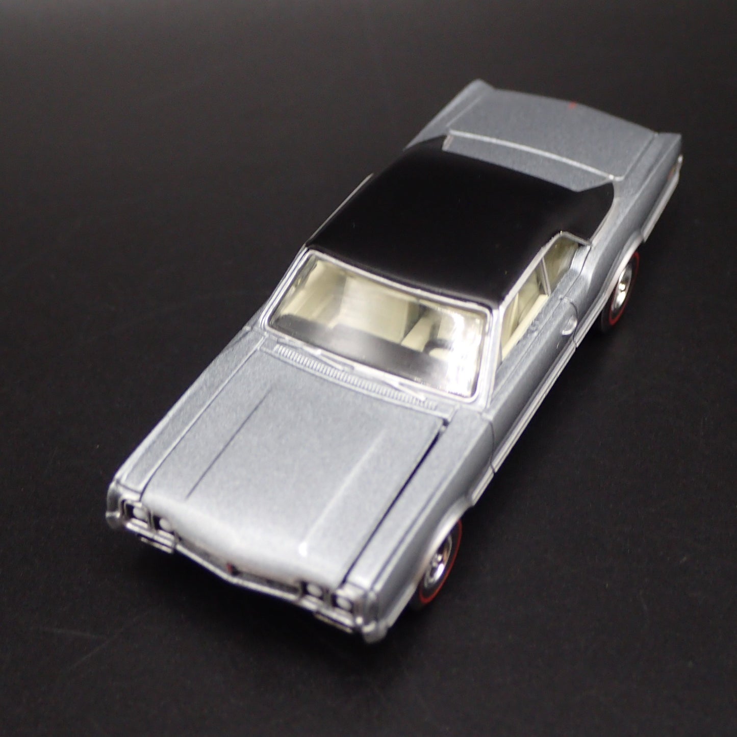 1966 66 OLDS OLDSMOBILE 442 1/64 SCALE COLLECTIBLE DIORAMA DIECAST MODEL CAR
