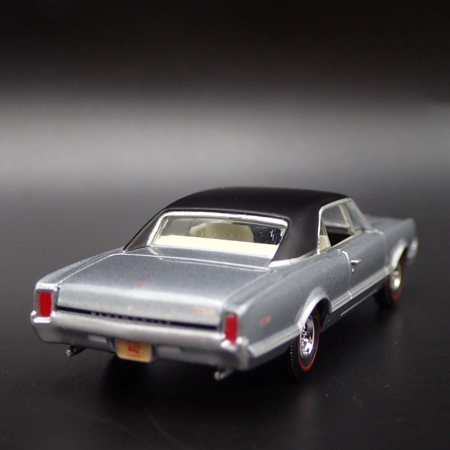 1966 66 OLDS OLDSMOBILE 442 1/64 SCALE COLLECTIBLE DIORAMA DIECAST MODEL CAR