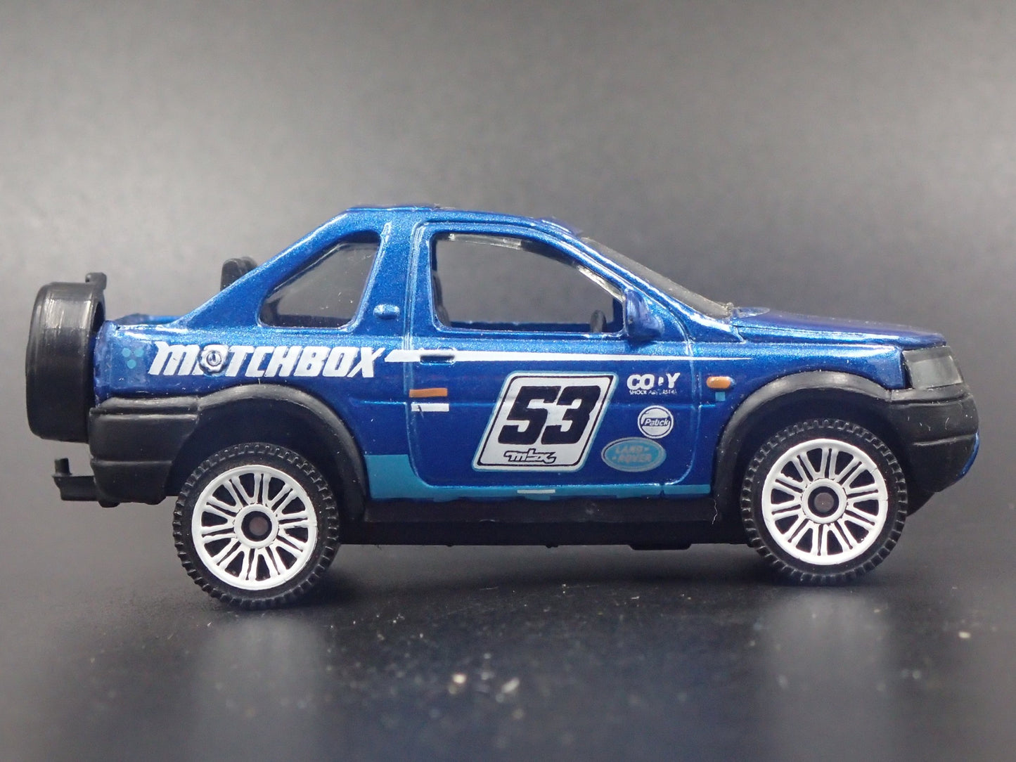 1997-2006 LAND ROVER FREELANDER 1/64 SCALE COLLECTIBLE DIORAMA DIECAST MODEL CAR