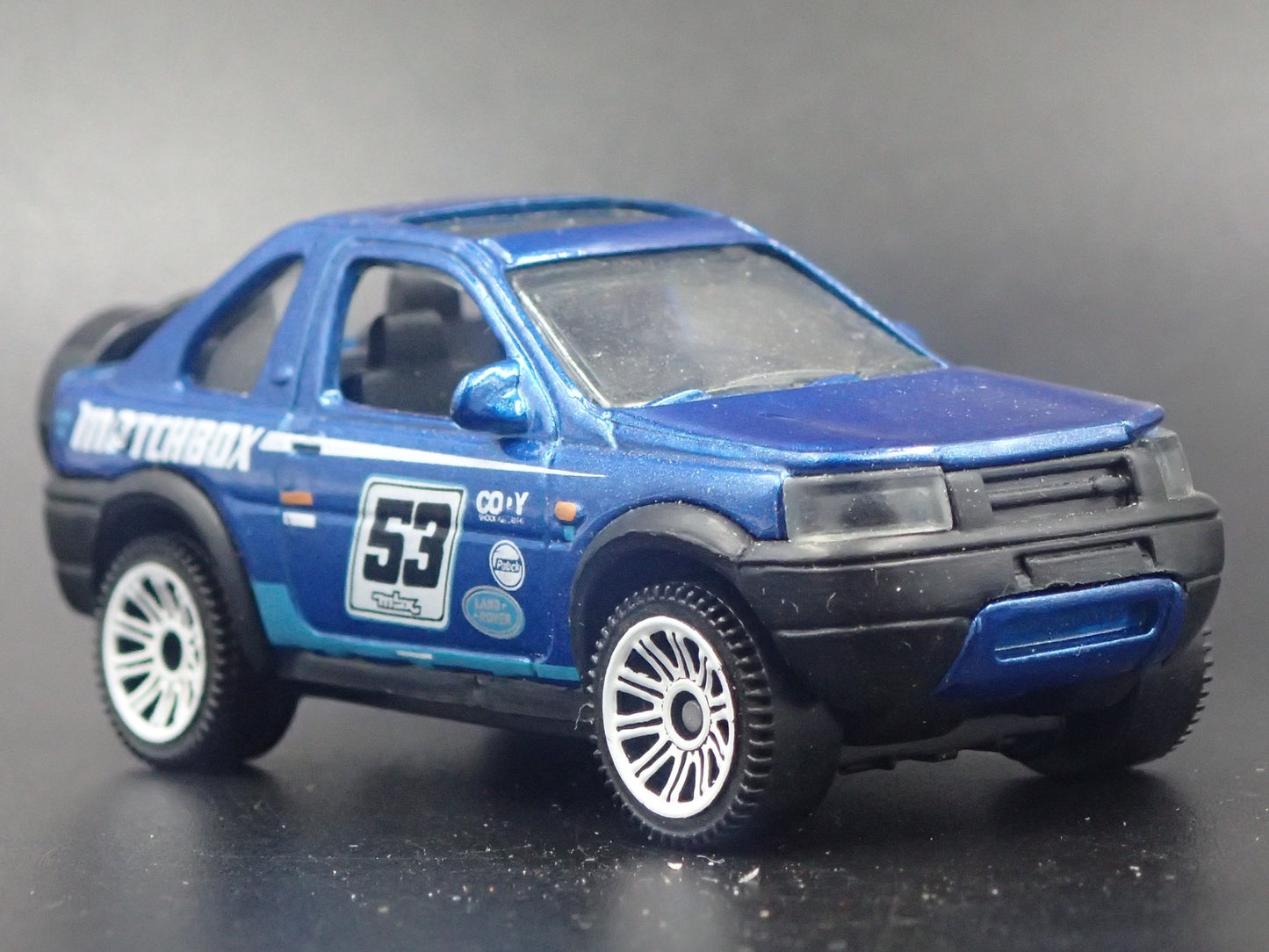 1997-2006 LAND ROVER FREELANDER 1/64 SCALE COLLECTIBLE DIORAMA DIECAST MODEL CAR