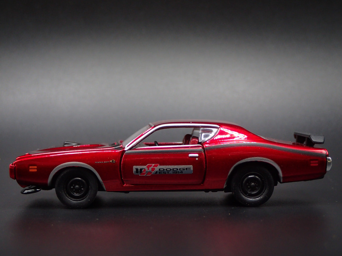 1971 71 DODGE CHARGER SUPER BEE RED RARE 1:64 SCALE DIORAMA DIECAST MODEL CAR