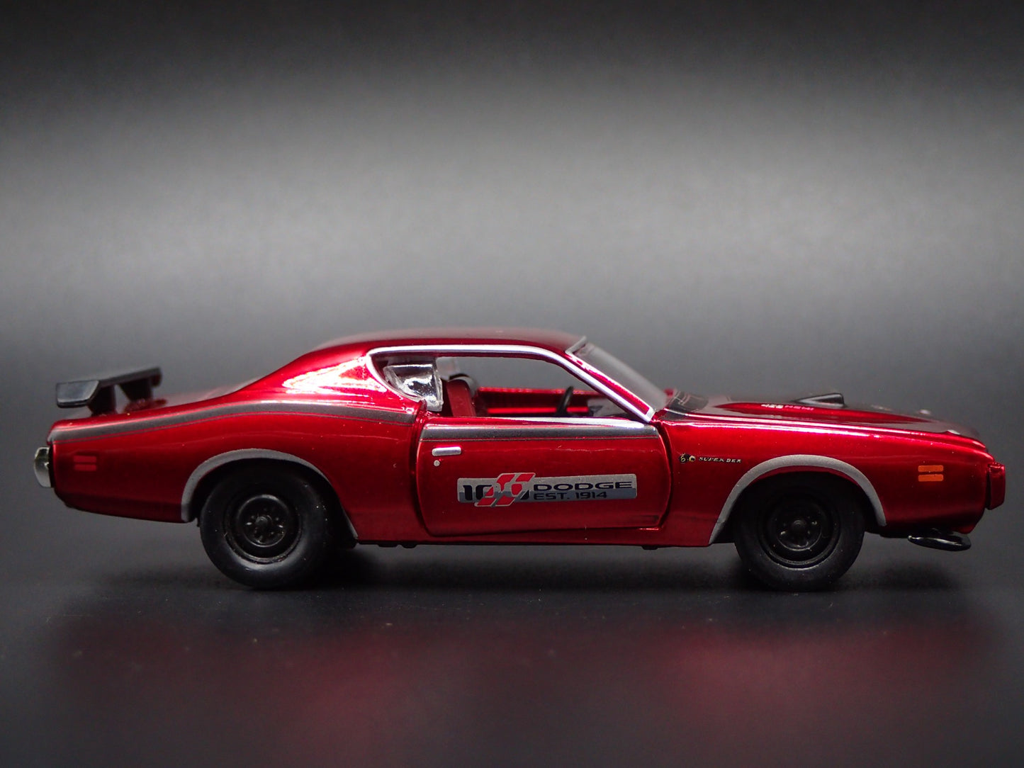 1971 71 DODGE CHARGER SUPER BEE RED RARE 1:64 SCALE DIORAMA DIECAST MODEL CAR