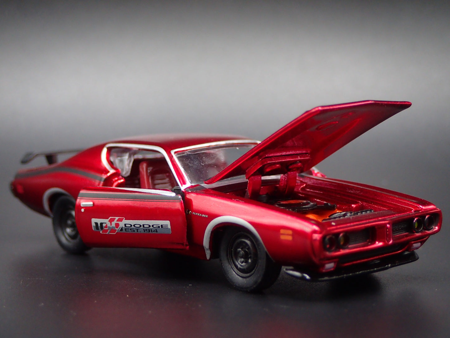 1971 71 DODGE CHARGER SUPER BEE RED RARE 1:64 SCALE DIORAMA DIECAST MODEL CAR