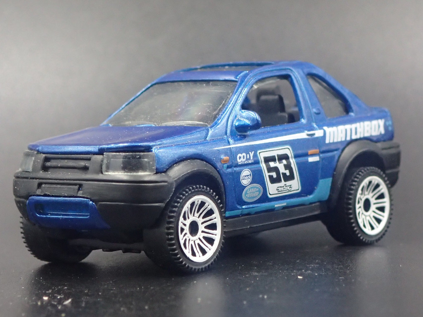 1997-2006 LAND ROVER FREELANDER 1/64 SCALE COLLECTIBLE DIORAMA DIECAST MODEL CAR