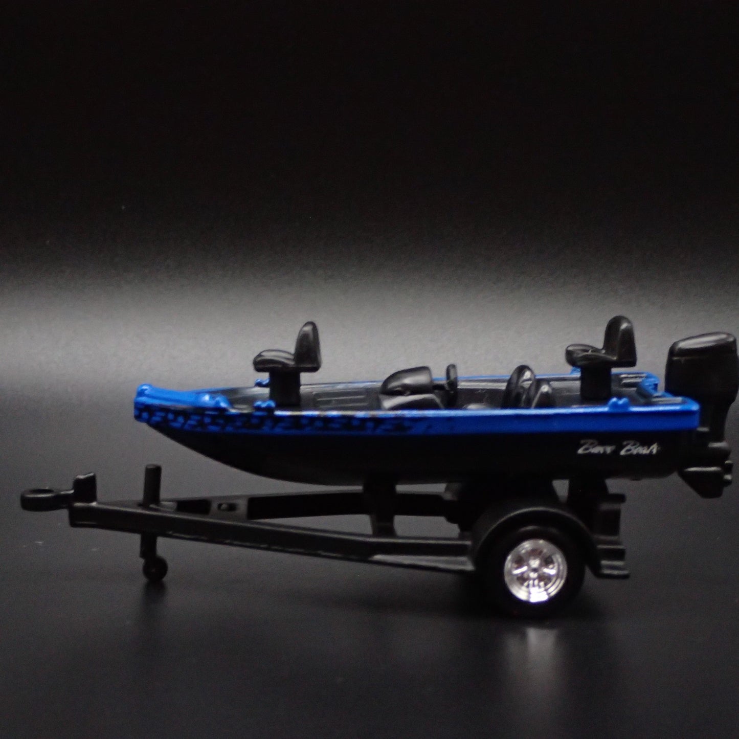 BASS BOAT ON TRAILER w/ HITCH 1:64 SCALE DIORAMA COLLECTIBLE DIECAST MODEL BOAT