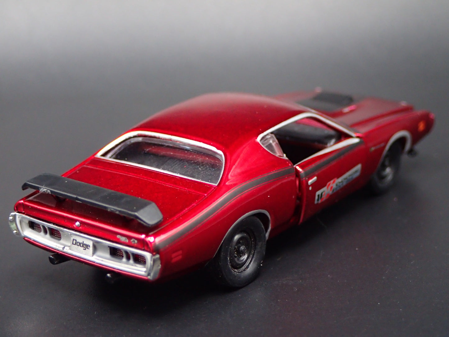 1971 71 DODGE CHARGER SUPER BEE RED RARE 1:64 SCALE DIORAMA DIECAST MODEL CAR