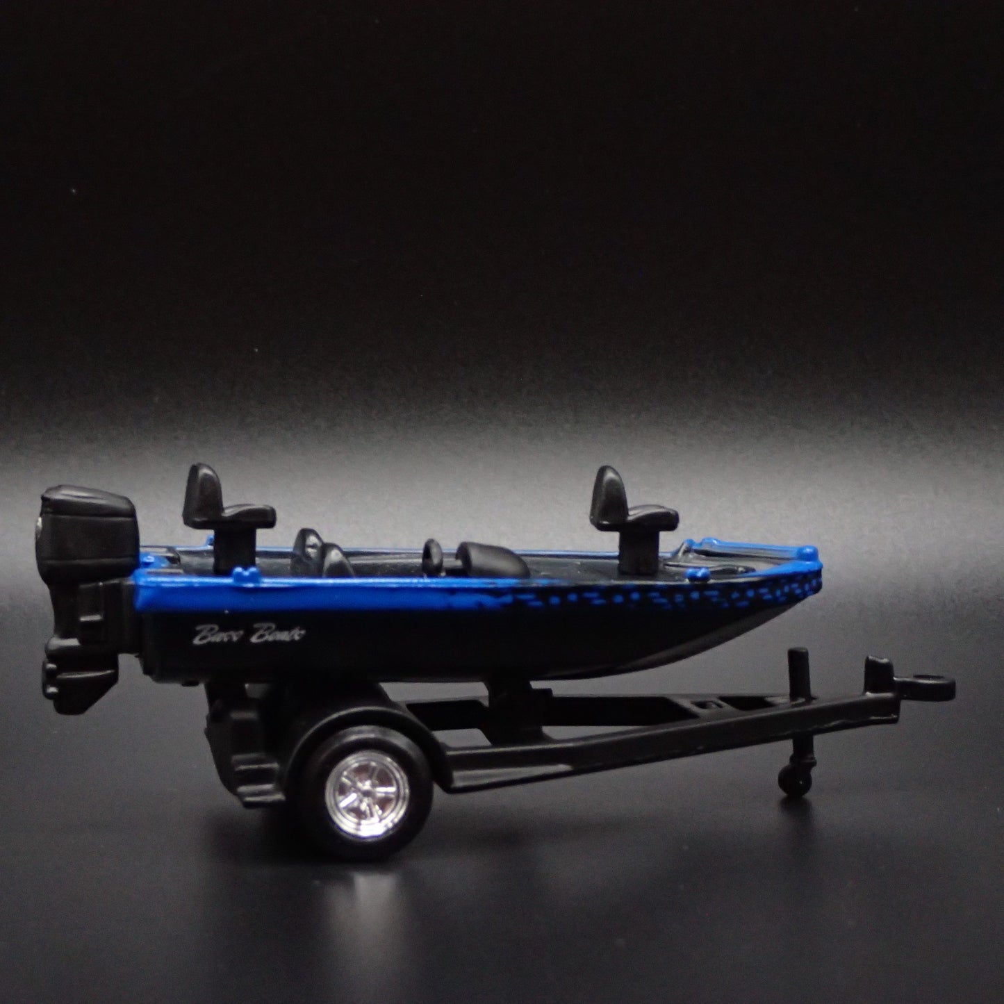 BASS BOAT ON TRAILER w/ HITCH 1:64 SCALE DIORAMA COLLECTIBLE DIECAST MODEL BOAT