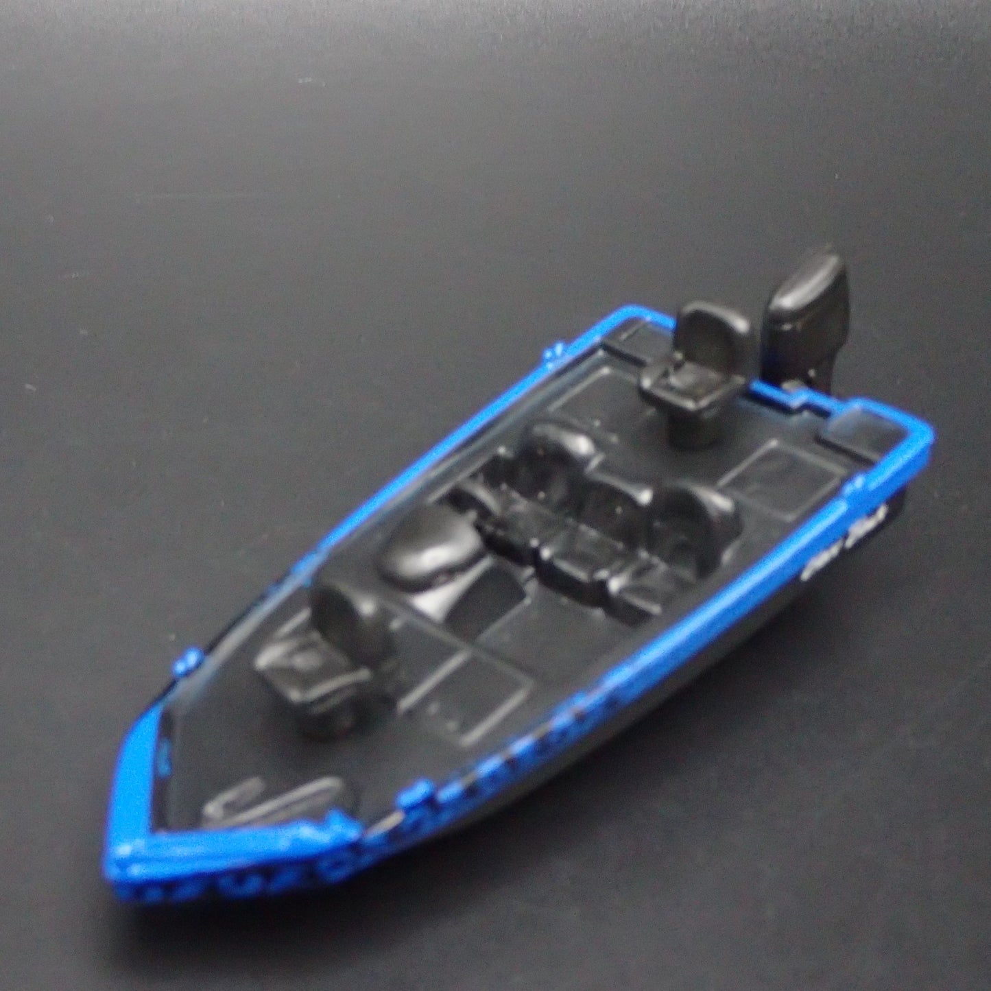 BASS BOAT ON TRAILER w/ HITCH 1:64 SCALE DIORAMA COLLECTIBLE DIECAST MODEL BOAT
