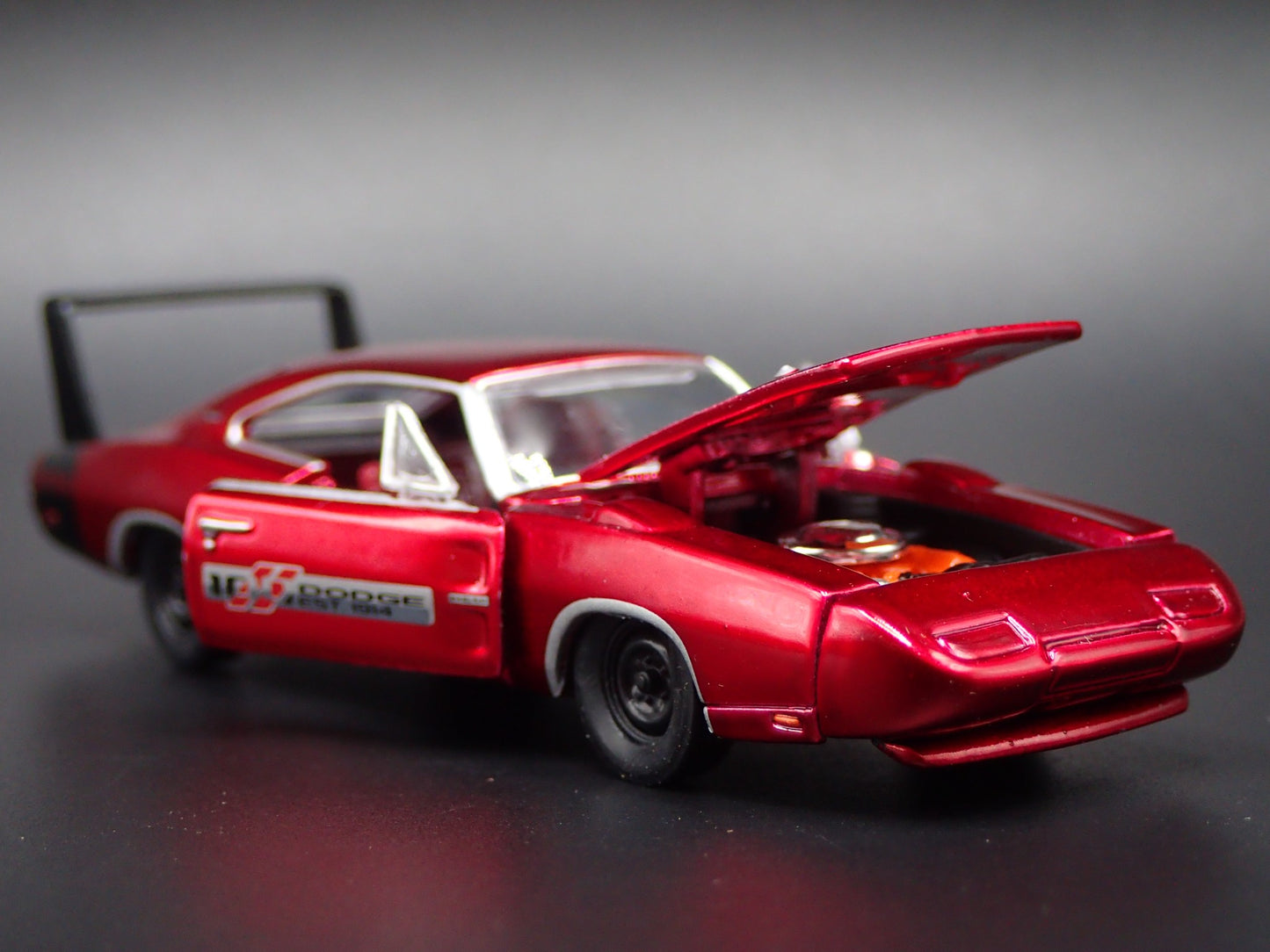 1969 69 DODGE CHARGER DAYTONA 1:64 SCALE COLLECTIBLE DIORAMA DIECAST MODEL CAR