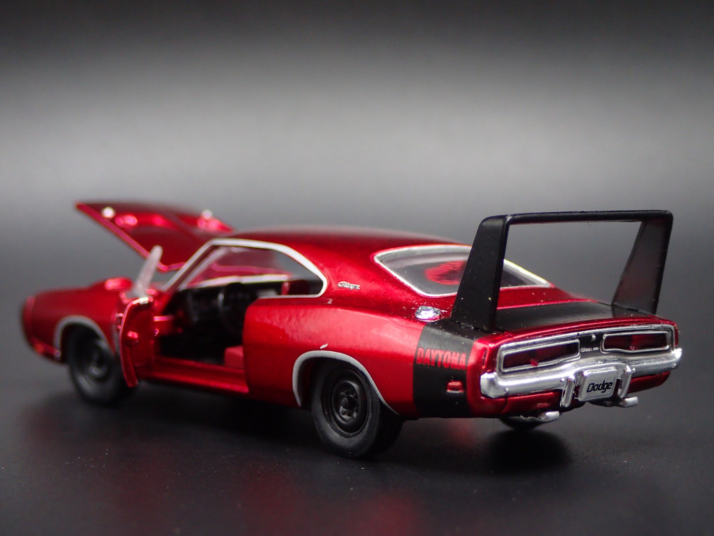 1969 69 DODGE CHARGER DAYTONA 1:64 SCALE COLLECTIBLE DIORAMA DIECAST MODEL CAR
