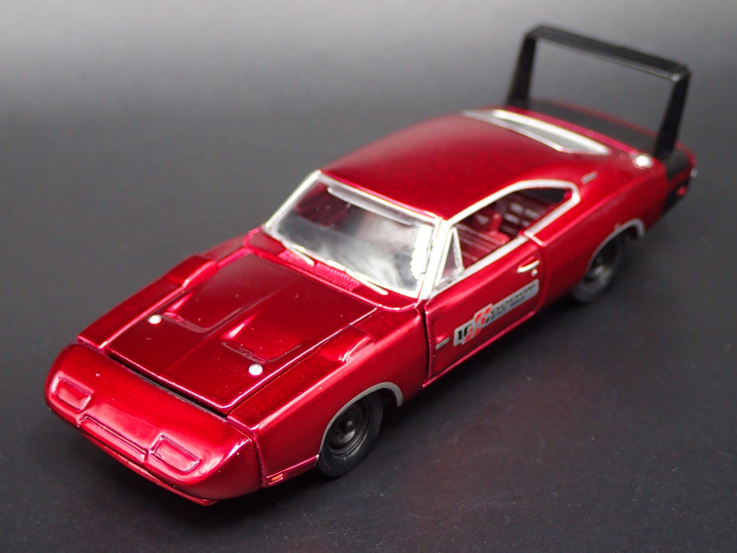 1969 69 DODGE CHARGER DAYTONA 1:64 SCALE COLLECTIBLE DIORAMA DIECAST MODEL CAR