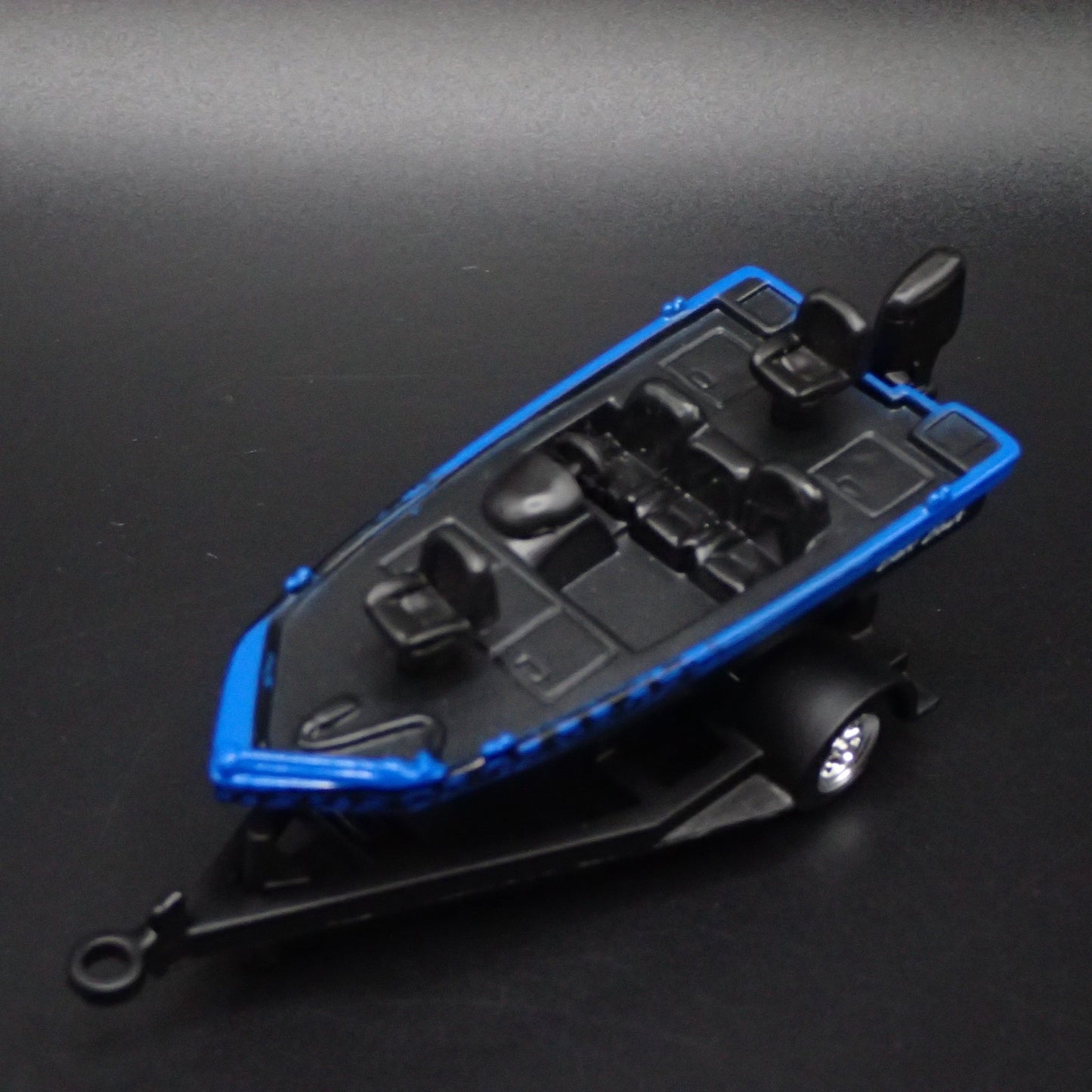 BASS BOAT ON TRAILER w/ HITCH 1:64 SCALE DIORAMA COLLECTIBLE DIECAST MODEL BOAT