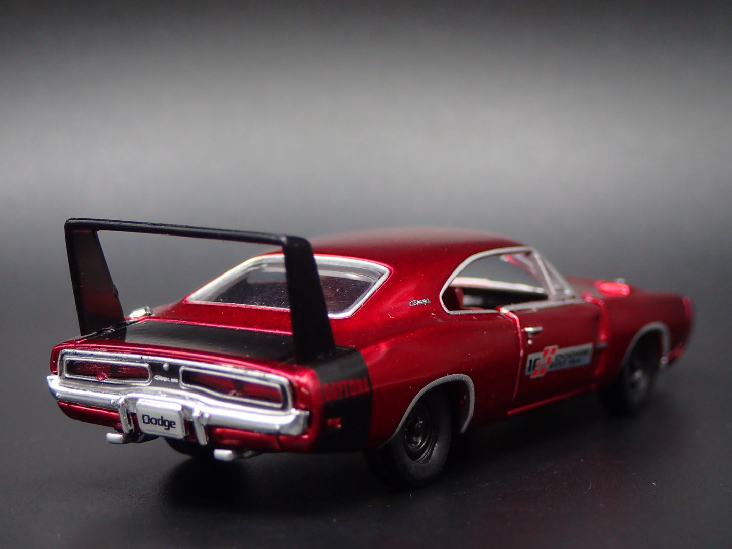 1969 69 DODGE CHARGER DAYTONA 1:64 SCALE COLLECTIBLE DIORAMA DIECAST MODEL CAR
