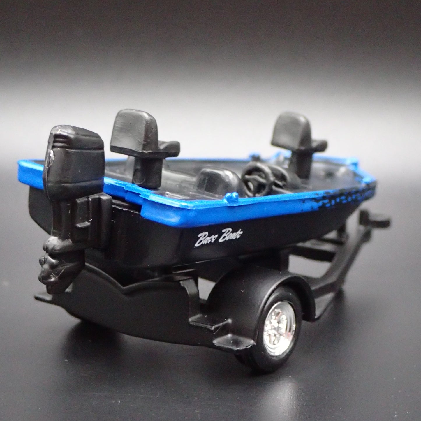 BASS BOAT ON TRAILER w/ HITCH 1:64 SCALE DIORAMA COLLECTIBLE DIECAST MODEL BOAT