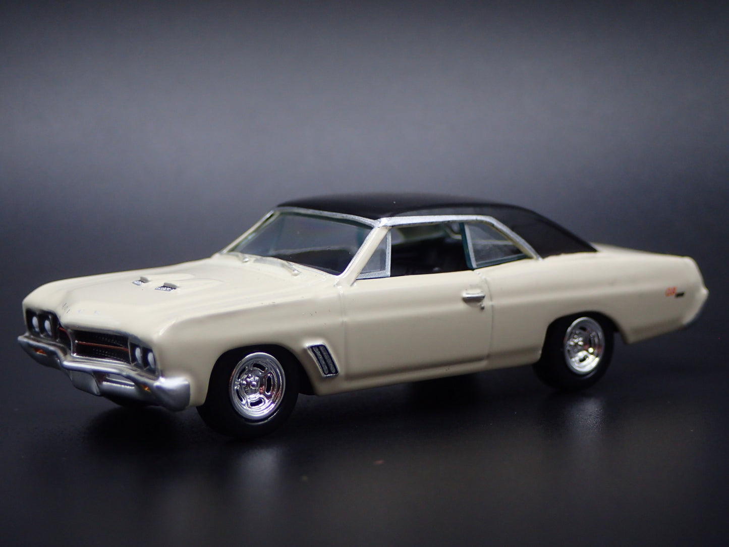 1967 67 BUICK GS 400 CREAM 1:64 SCALE COLLECTIBLE DIORAMA DIECAST MODEL CAR