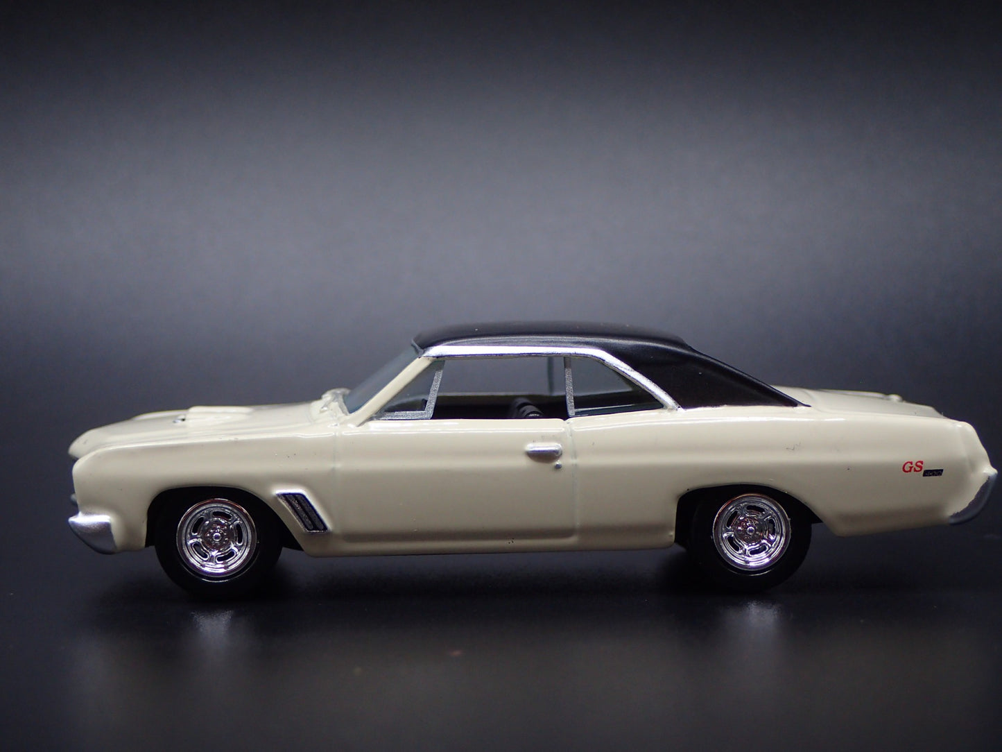 1967 67 BUICK GS 400 CREAM 1:64 SCALE COLLECTIBLE DIORAMA DIECAST MODEL CAR