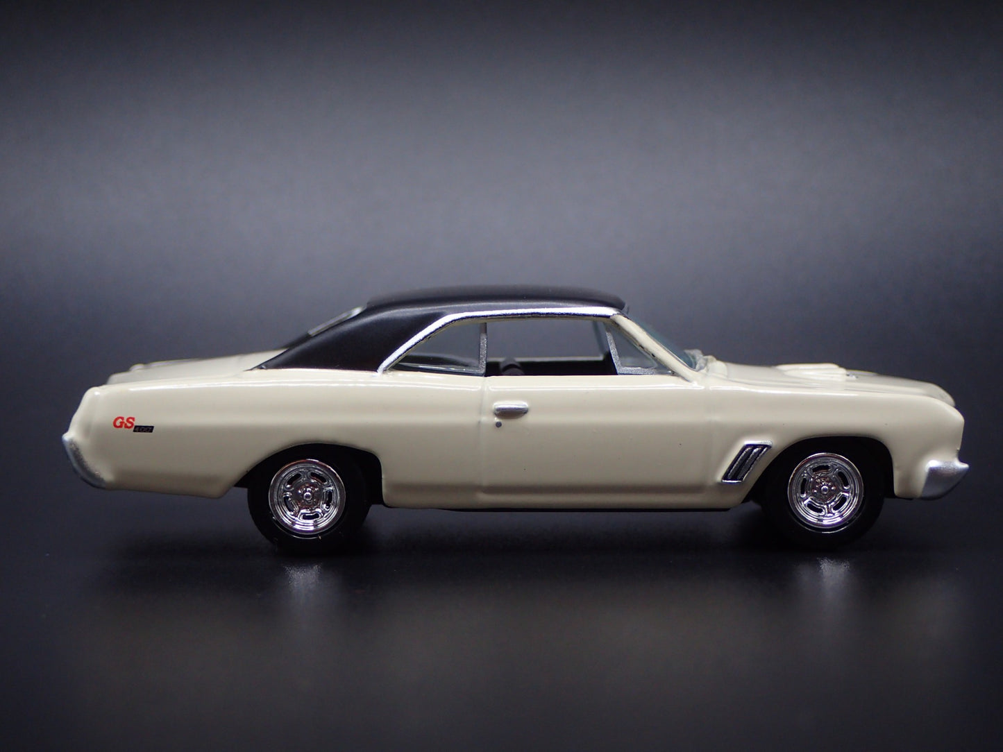 1967 67 BUICK GS 400 CREAM 1:64 SCALE COLLECTIBLE DIORAMA DIECAST MODEL CAR