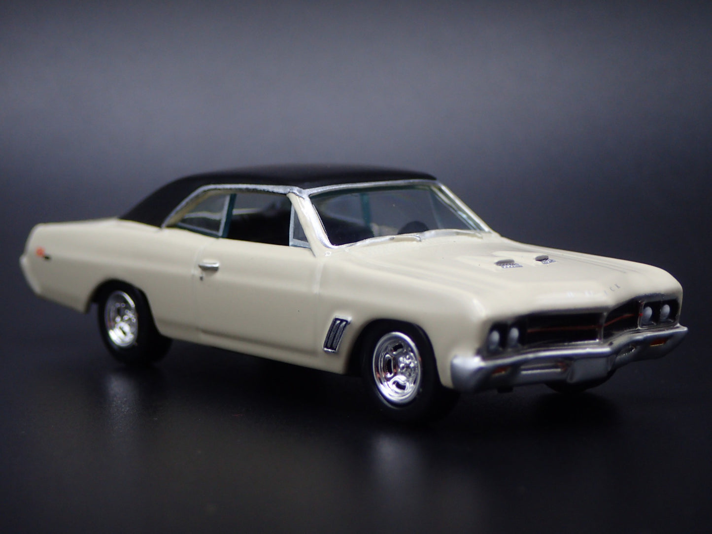 1967 67 BUICK GS 400 CREAM 1:64 SCALE COLLECTIBLE DIORAMA DIECAST MODEL CAR