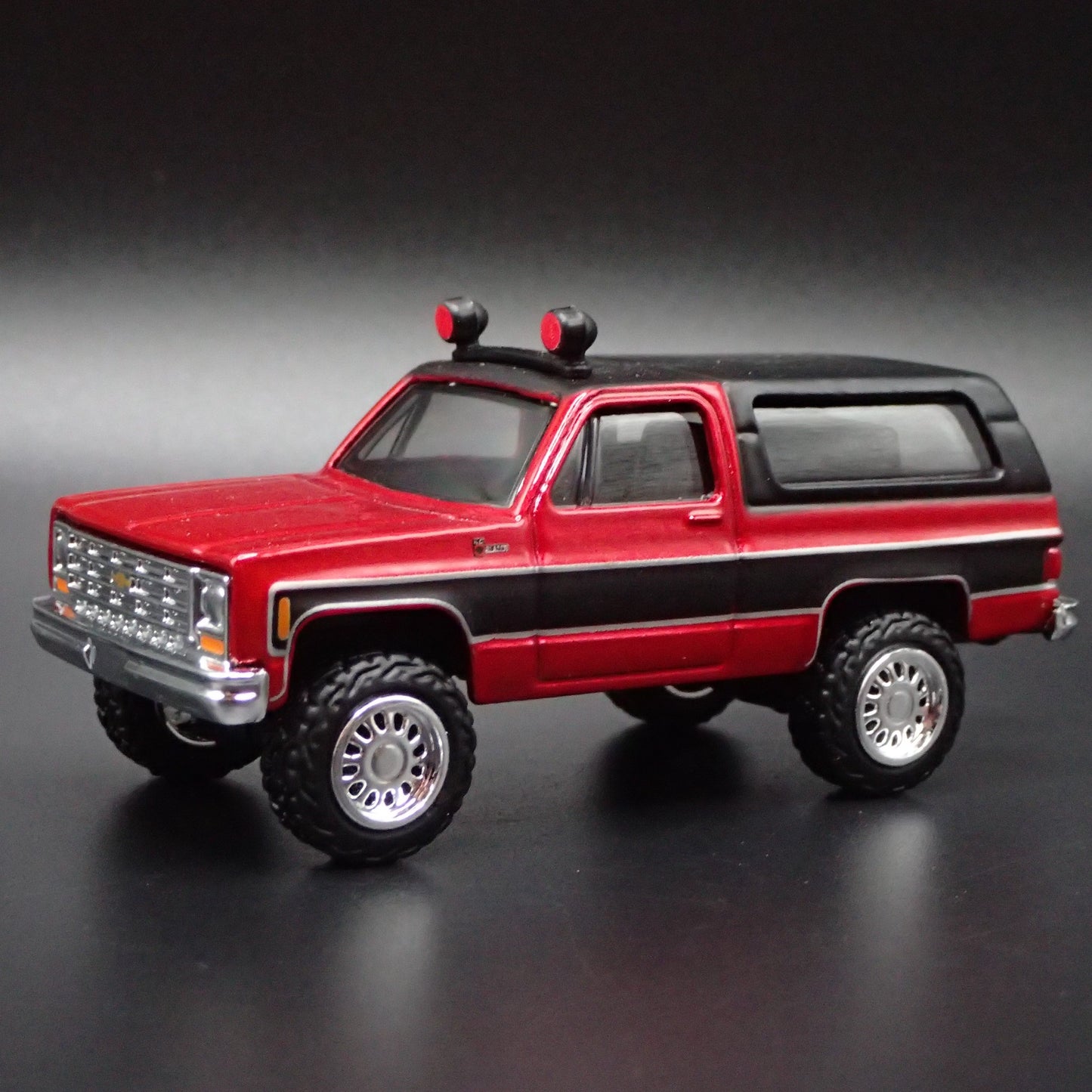 1979 79 CHEVY CHEVROLET K5 BLAZER SQUAREBODY HITCH 1:64 SCALE DIECAST MODEL CAR