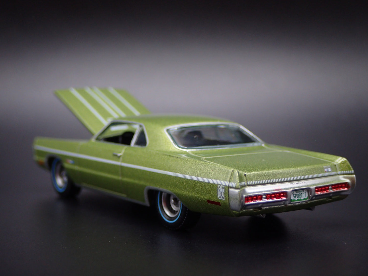 1971 71 PLYMOUTH SPORT FURY GT GREEN 1/64 SCALE DIORAMA DIECAST MODEL CAR