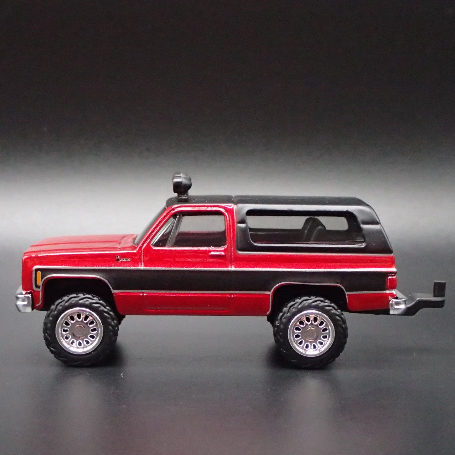 1979 79 CHEVY CHEVROLET K5 BLAZER SQUAREBODY HITCH 1:64 SCALE DIECAST MODEL CAR