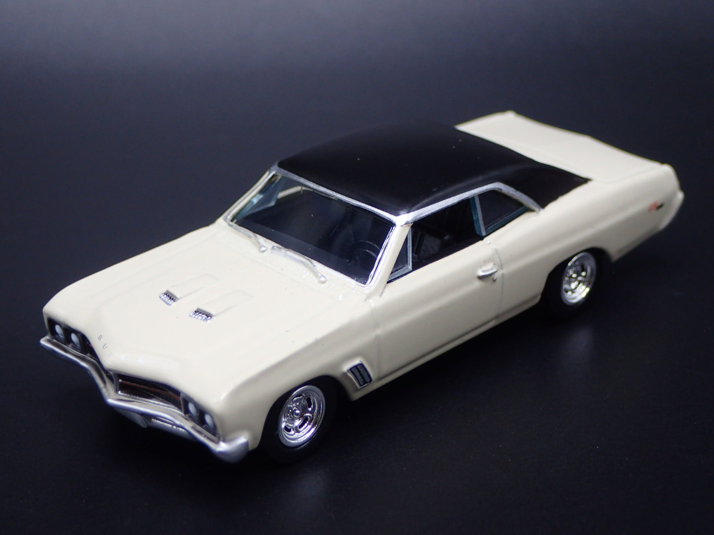 1967 67 BUICK GS 400 CREAM 1:64 SCALE COLLECTIBLE DIORAMA DIECAST MODEL CAR