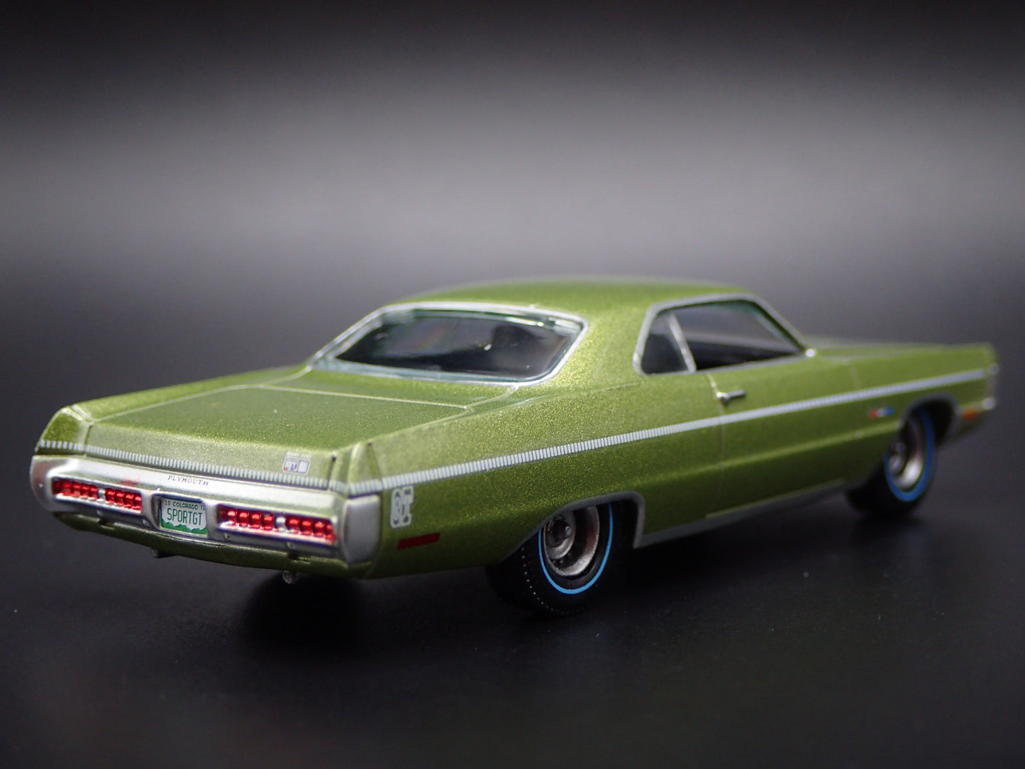1971 71 PLYMOUTH SPORT FURY GT GREEN 1/64 SCALE DIORAMA DIECAST MODEL CAR