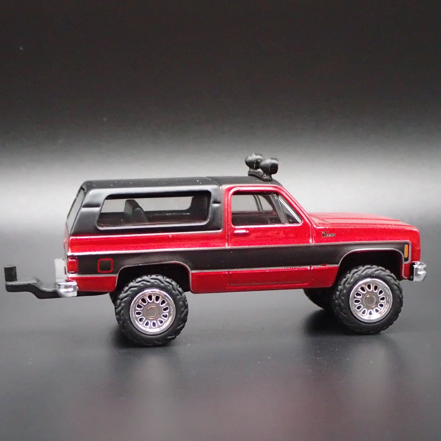 1979 79 CHEVY CHEVROLET K5 BLAZER SQUAREBODY HITCH 1:64 SCALE DIECAST MODEL CAR