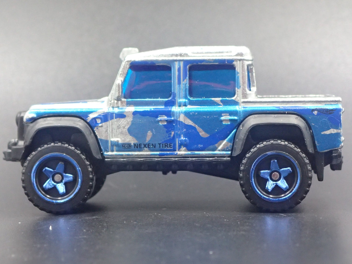 1990-2016 LAND ROVER DEFENDER DOUBLE CAB PICKUP 1/64 SCALE DIECAST MODEL CAR