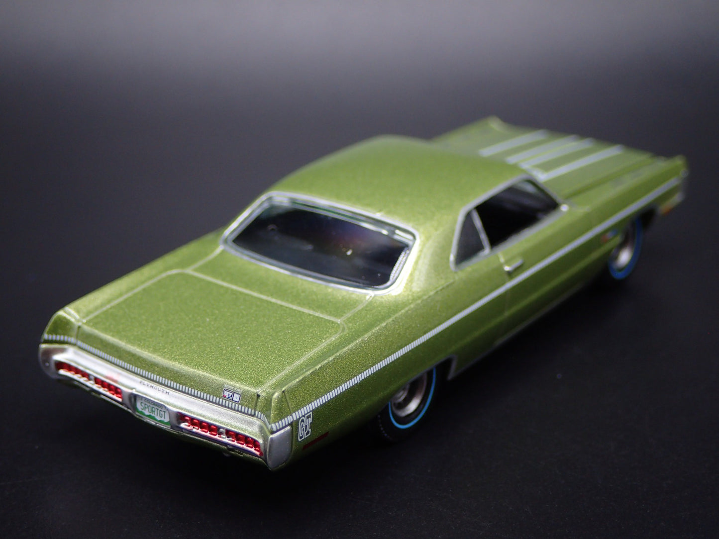 1971 71 PLYMOUTH SPORT FURY GT GREEN 1/64 SCALE DIORAMA DIECAST MODEL CAR