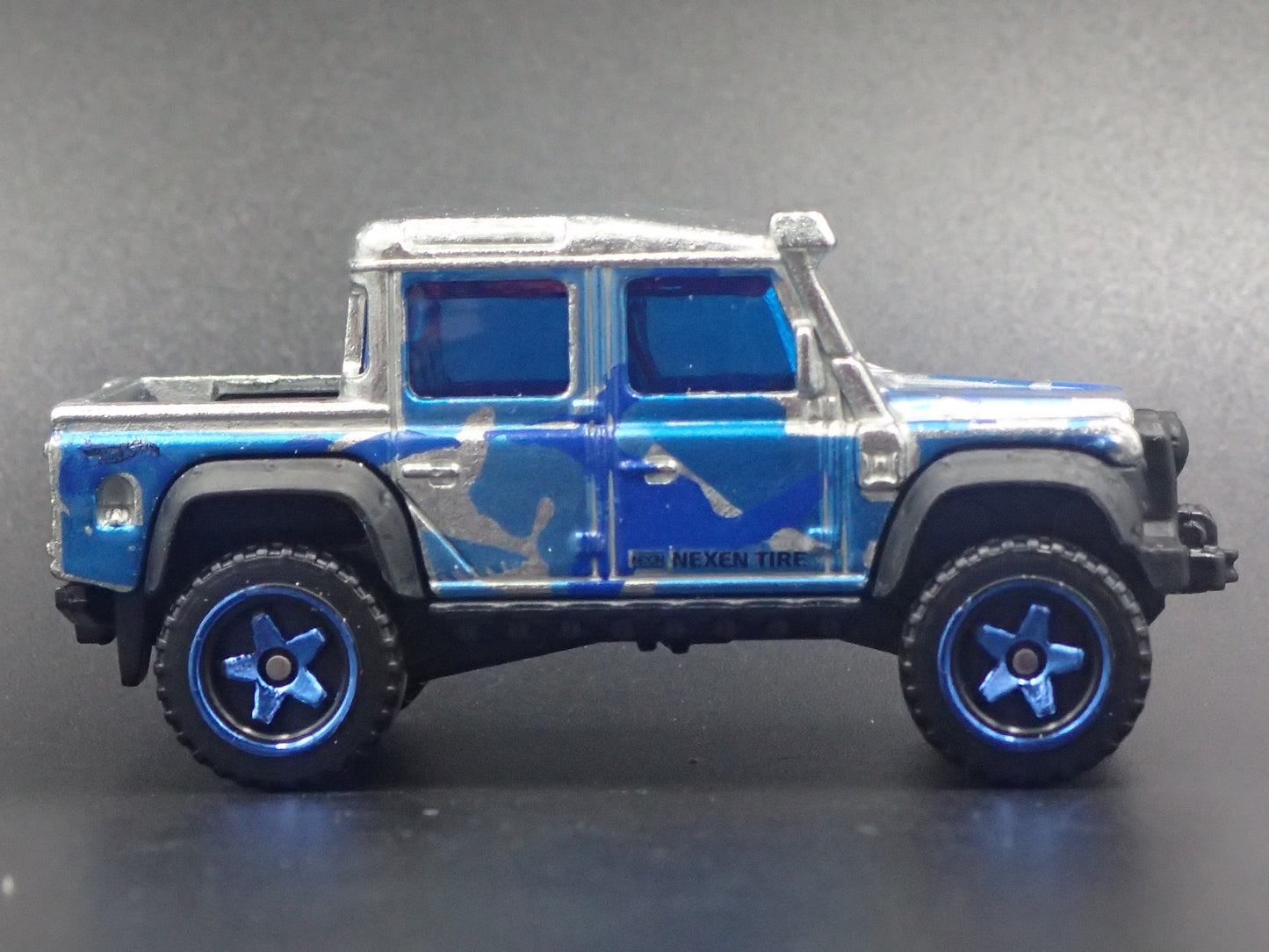 1990-2016 LAND ROVER DEFENDER DOUBLE CAB PICKUP 1/64 SCALE DIECAST MODEL CAR