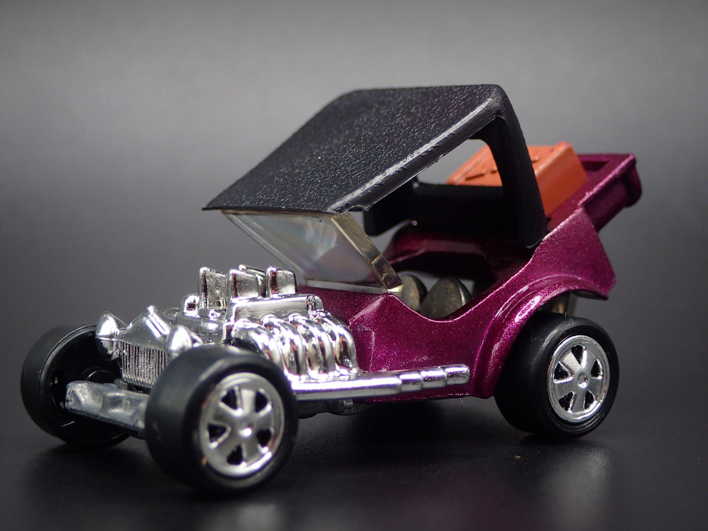 FORD ROADSTER CUSTOM HOT ROD TNT PURPLE 1:64 SCALE DIORAMA DIECAST MODEL CAR