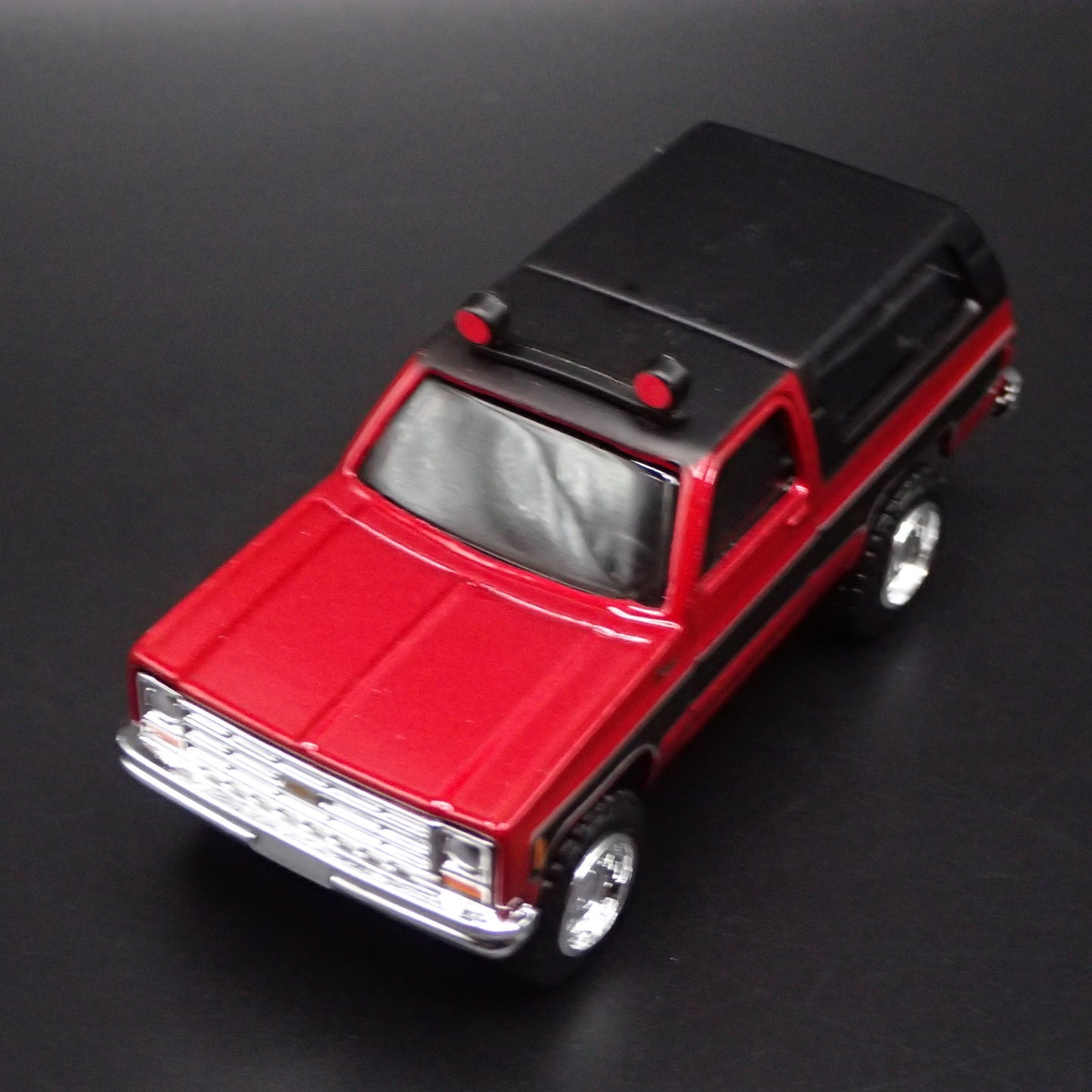 1979 79 CHEVY CHEVROLET K5 BLAZER SQUAREBODY HITCH 1:64 SCALE DIECAST MODEL CAR