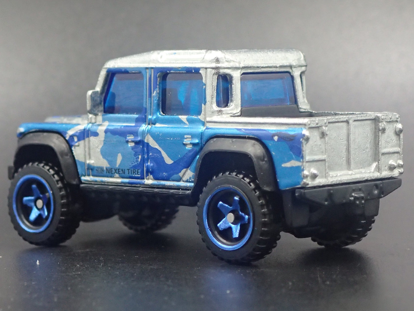 1990-2016 LAND ROVER DEFENDER DOUBLE CAB PICKUP 1/64 SCALE DIECAST MODEL CAR