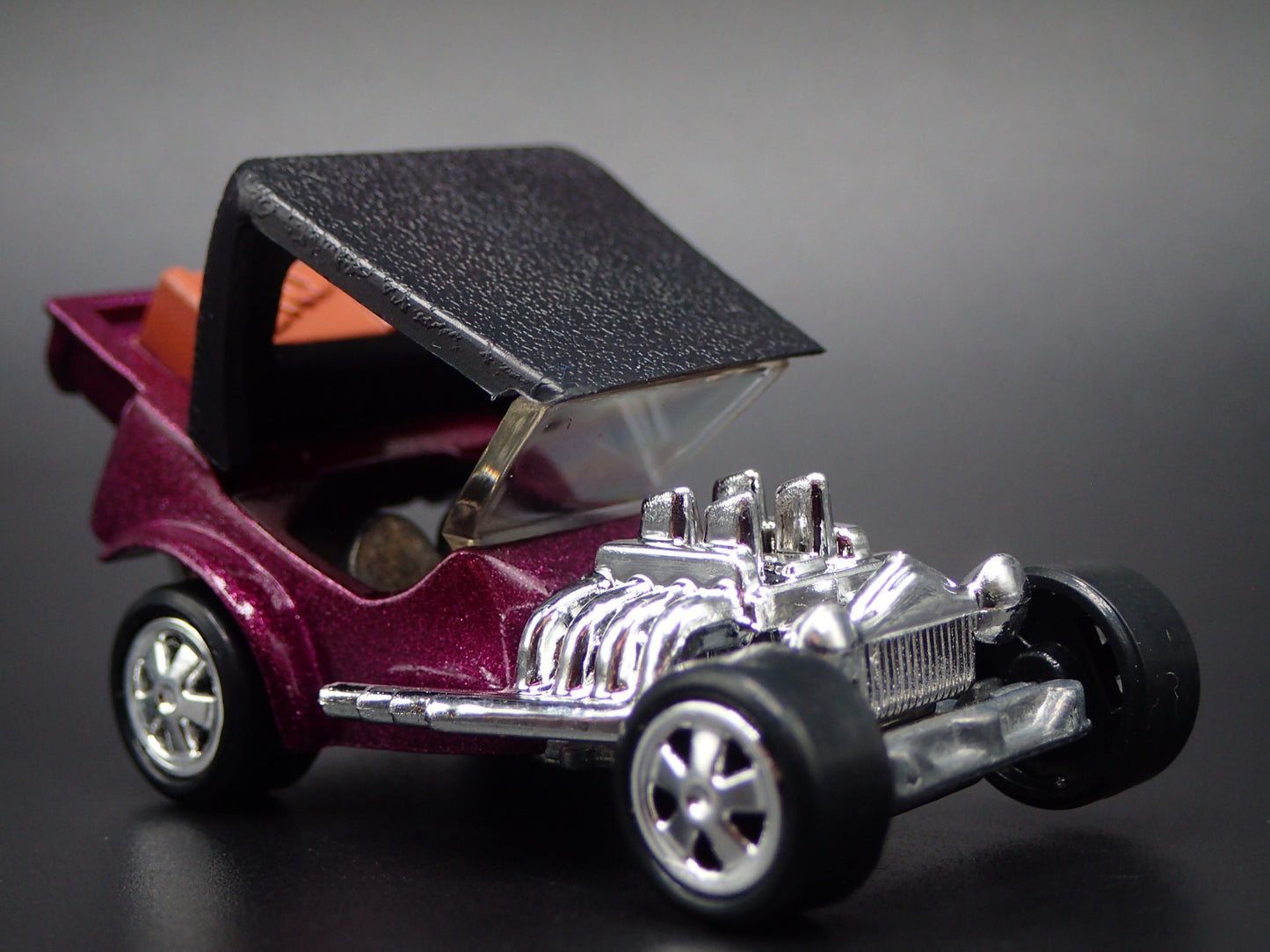 FORD ROADSTER CUSTOM HOT ROD TNT PURPLE 1:64 SCALE DIORAMA DIECAST MODEL CAR