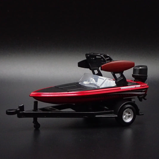 SKI BOAT ON TRAILER w/ HITCH 1:64 SCALE DIORAMA COLLECTIBLE DIECAST MODEL BOAT