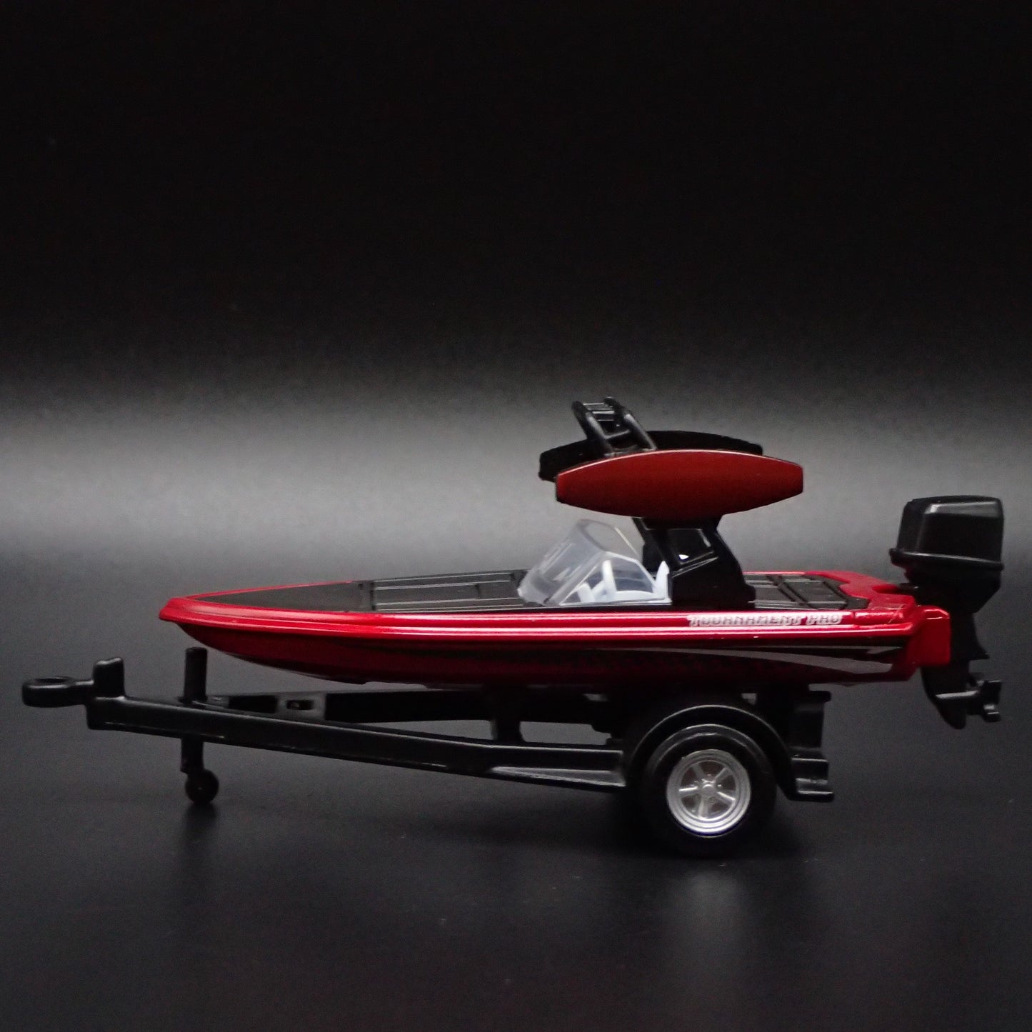 SKI BOAT ON TRAILER w/ HITCH 1:64 SCALE DIORAMA COLLECTIBLE DIECAST MODEL BOAT