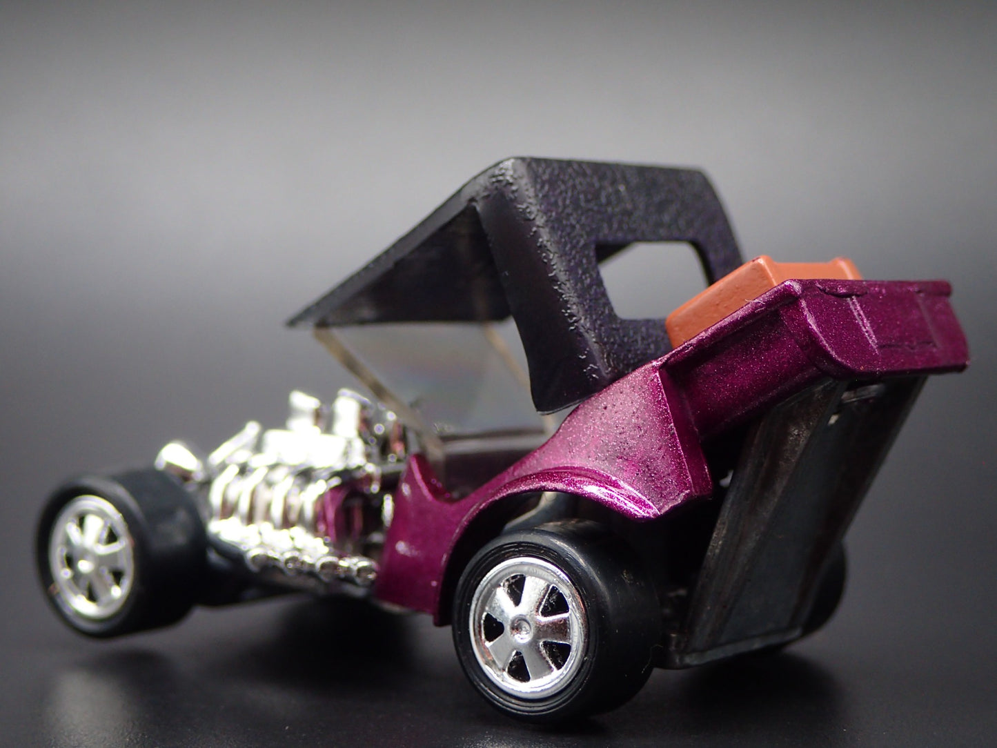 FORD ROADSTER CUSTOM HOT ROD TNT PURPLE 1:64 SCALE DIORAMA DIECAST MODEL CAR