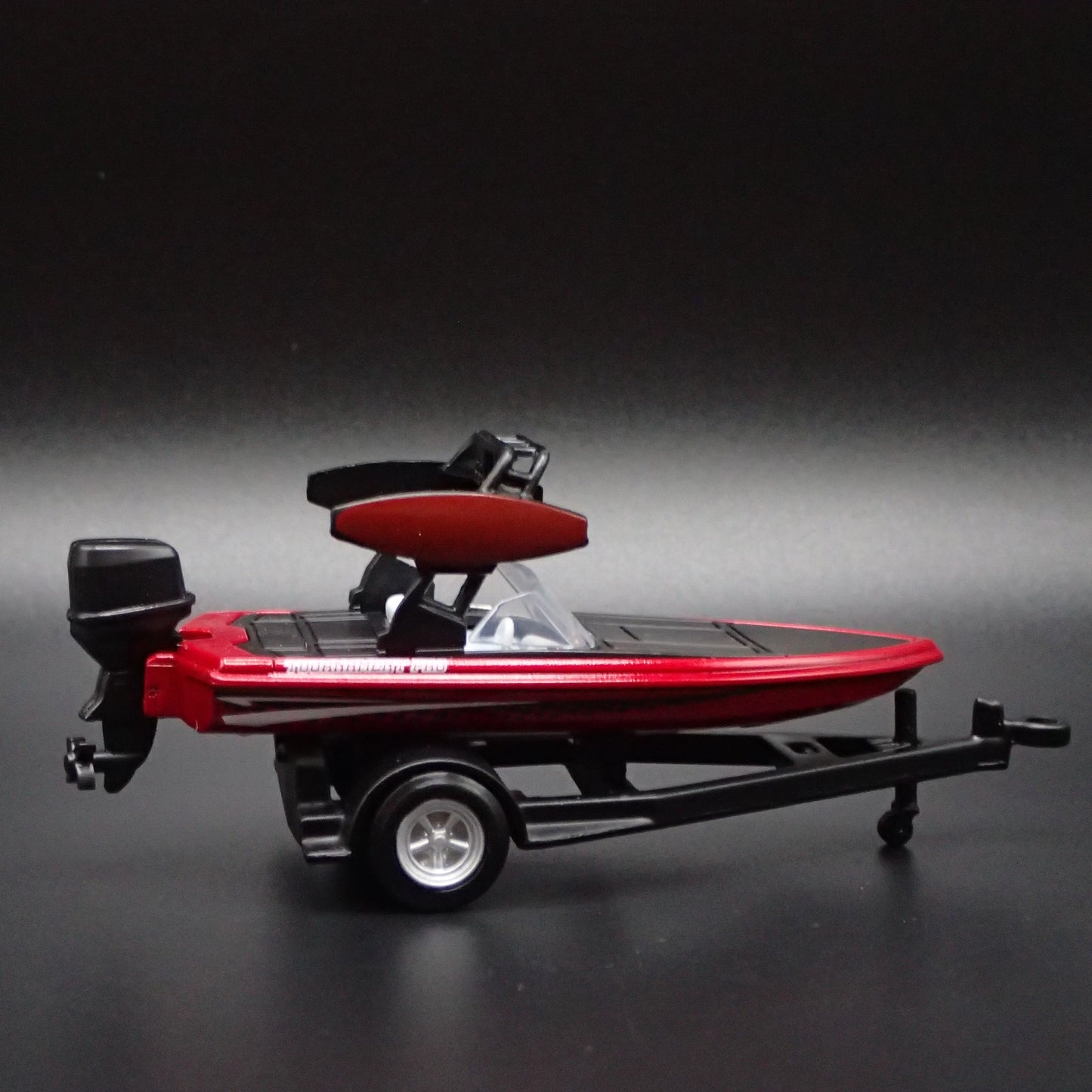 SKI BOAT ON TRAILER w/ HITCH 1:64 SCALE DIORAMA COLLECTIBLE DIECAST MODEL BOAT